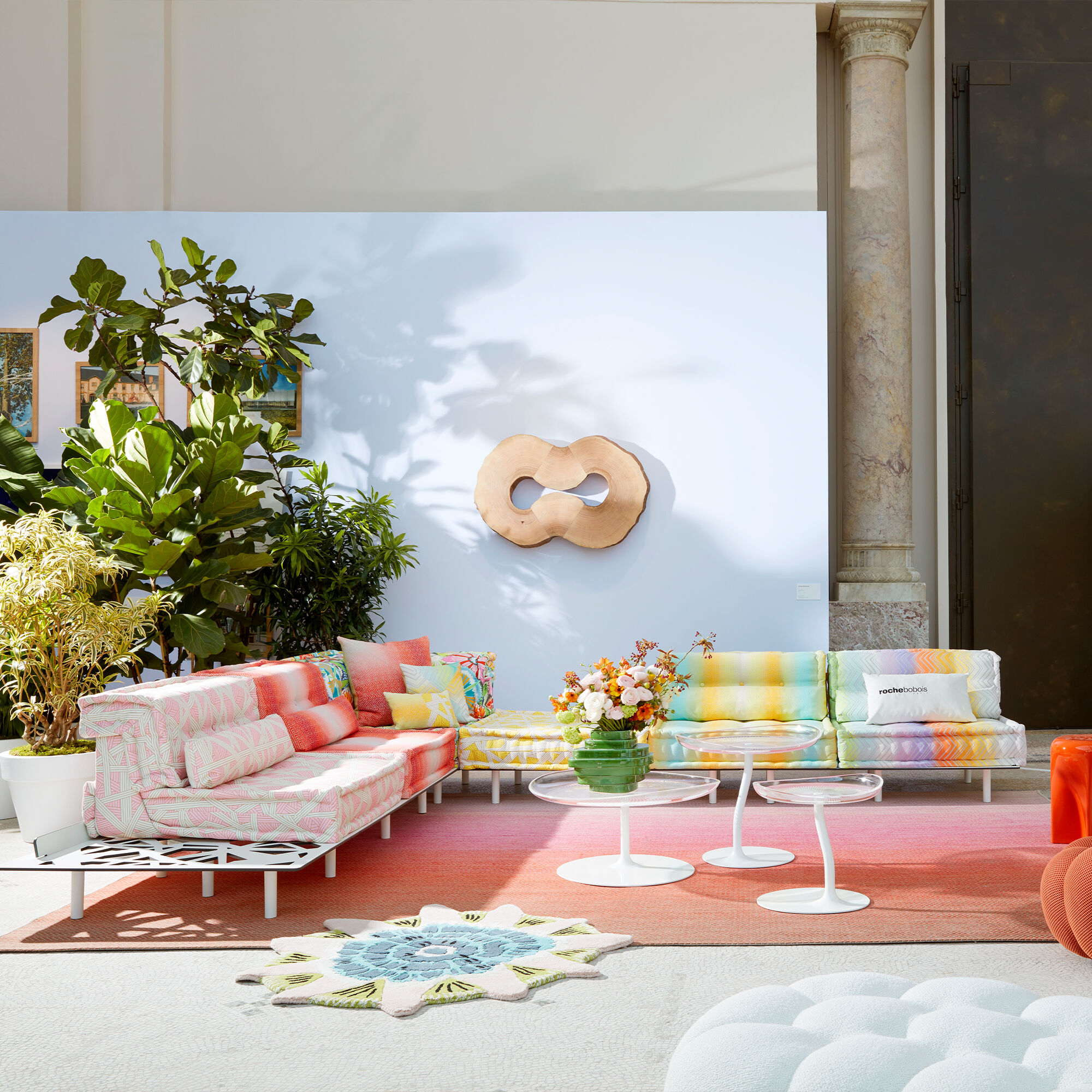 OVNI UP Cromática cocktail table | Roche Bobois