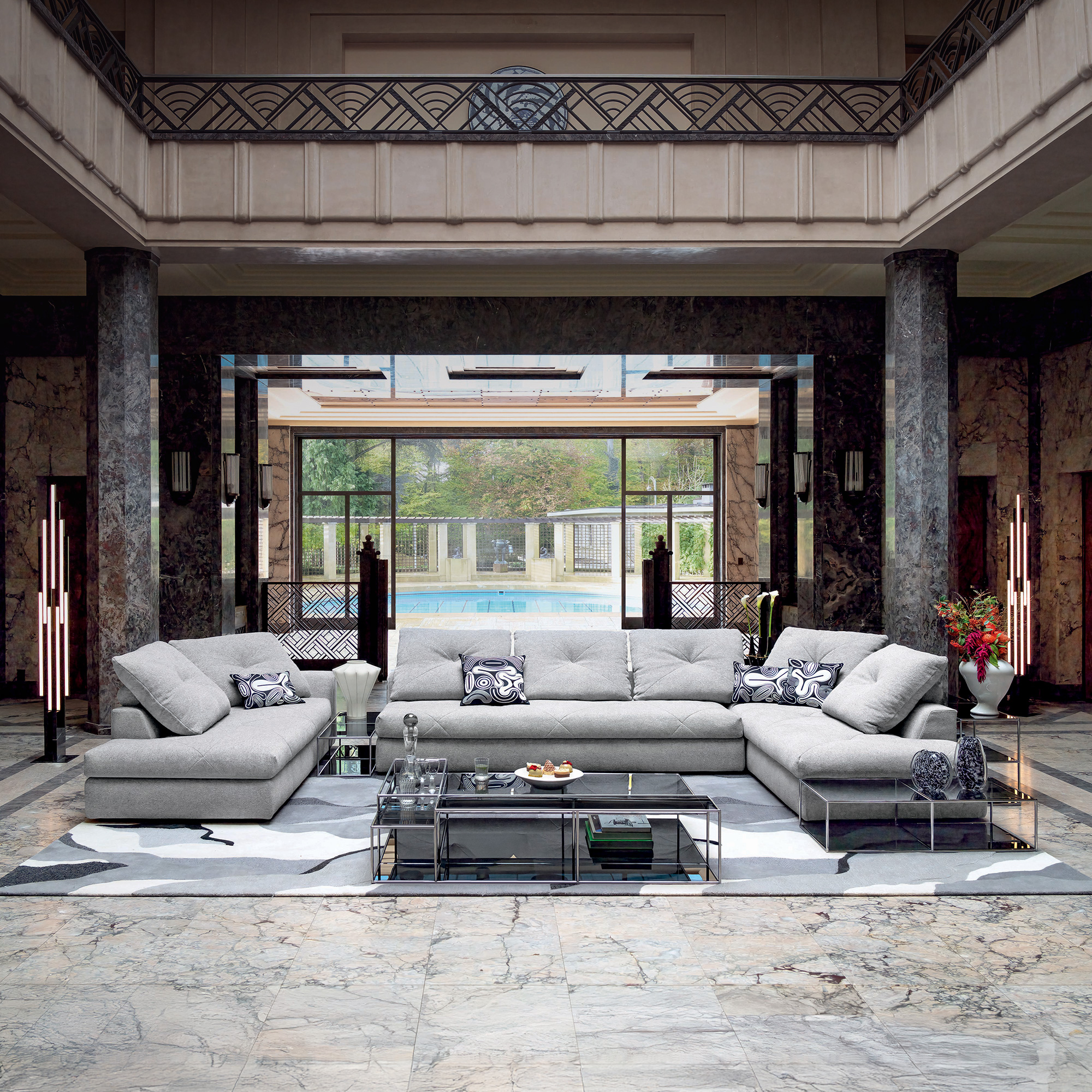 Pr&eacute;face, design Studio Roche Bobois